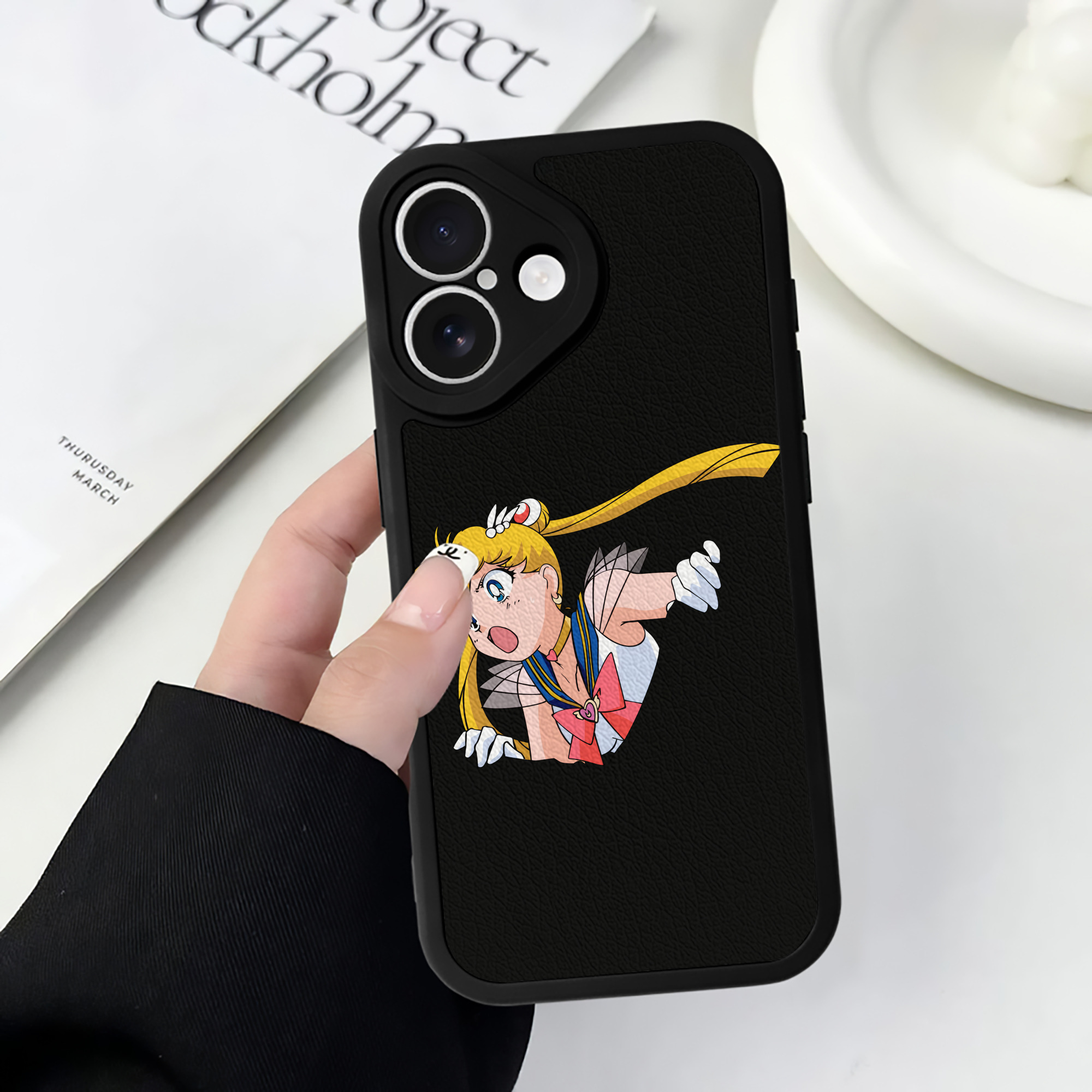 （画像用） 美少女戦士セーラームーン 月野 うさぎ つきの うさぎ Sailor Moon Tsukino Usagi 【iPhone 16シリーズ対応】シリコンスマホケース（レザー調） 材質：シリコン